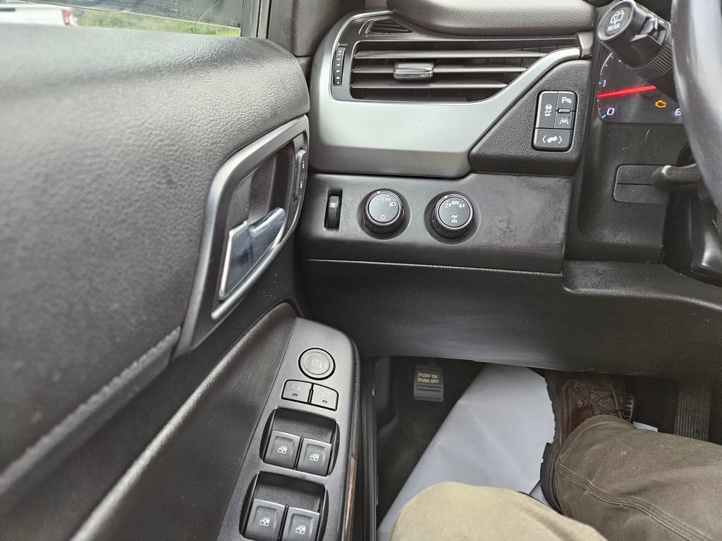 Used 2018 Chevrolet Suburban LT AWD/4WD image 12