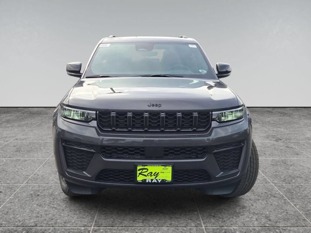 New 2026 Jeep Grand Cherokee Altitude AWD/4WD image 2