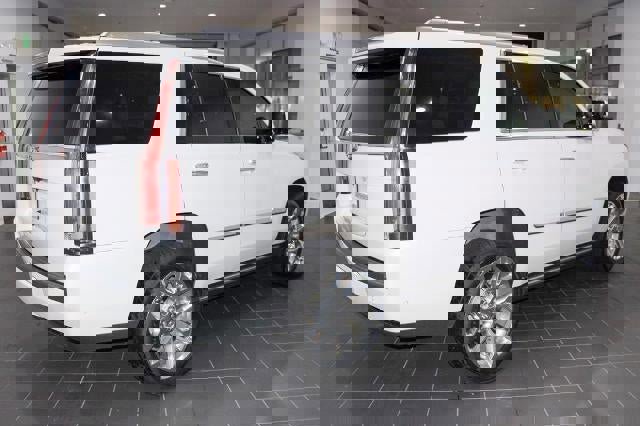 Used 2020 Cadillac Escalade Premium Luxury image 4