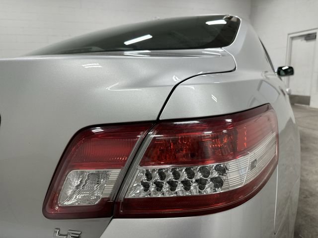 Used 2010 Toyota Camry LE FWD image 19