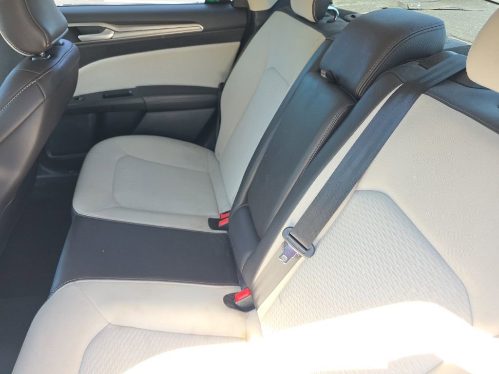 Used 2019 Ford Fusion SE w/ Equipment Group 151A image 16