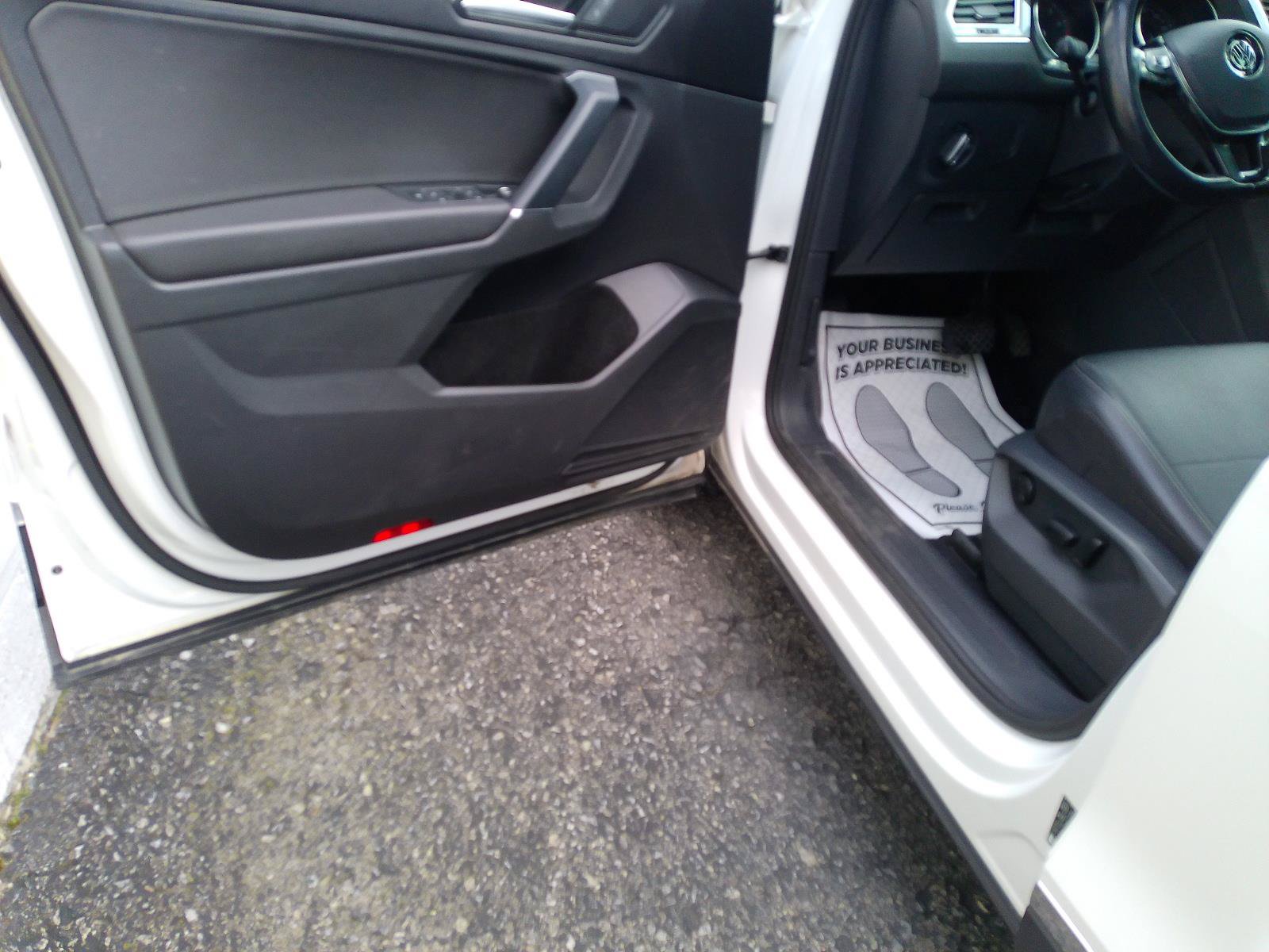 Used 2018 Volkswagen Tiguan SE w/ Panoramic Sunroof Package AWD/4WD image 27
