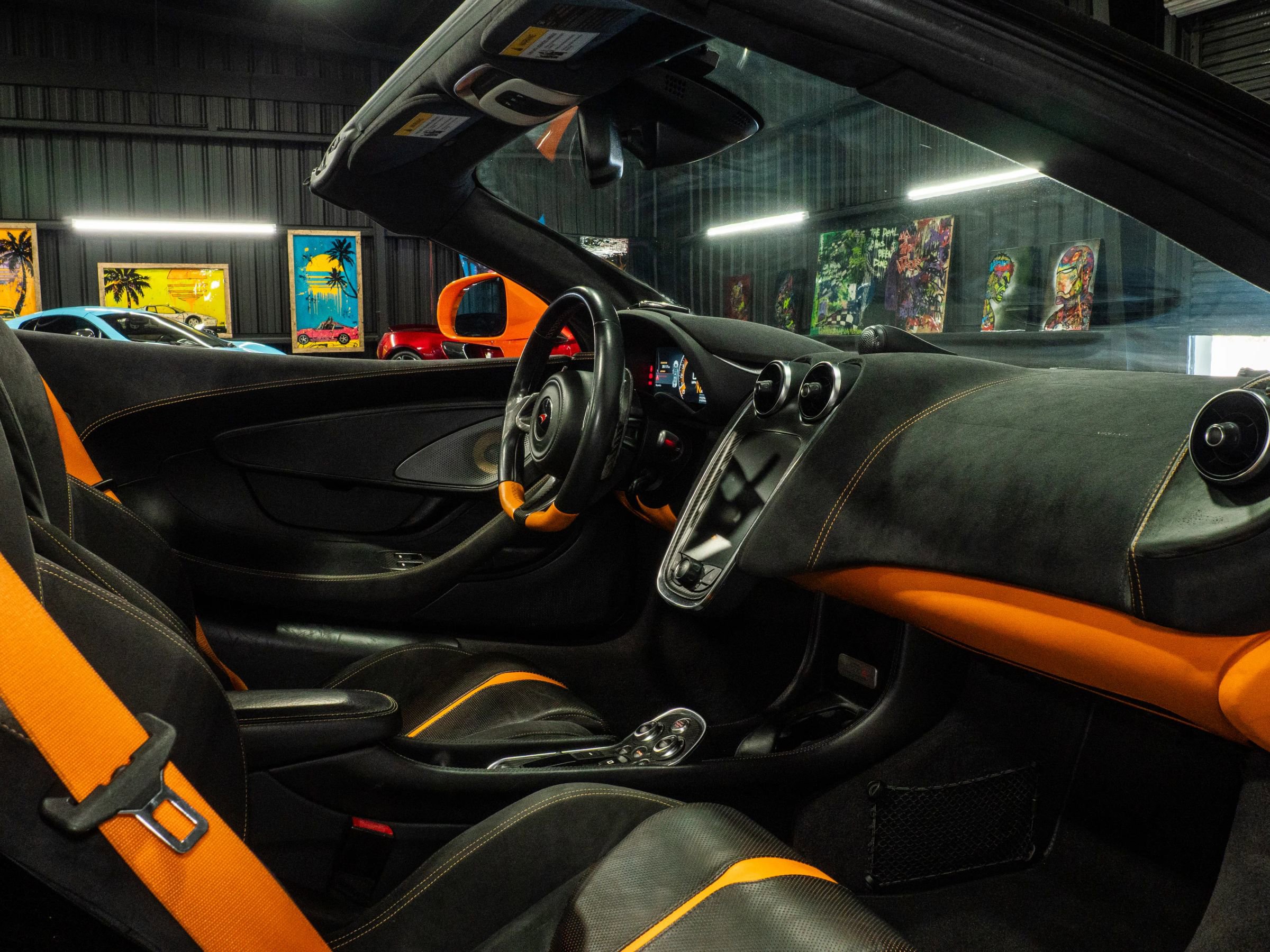 Used 2018 McLaren 570S Spider image 25