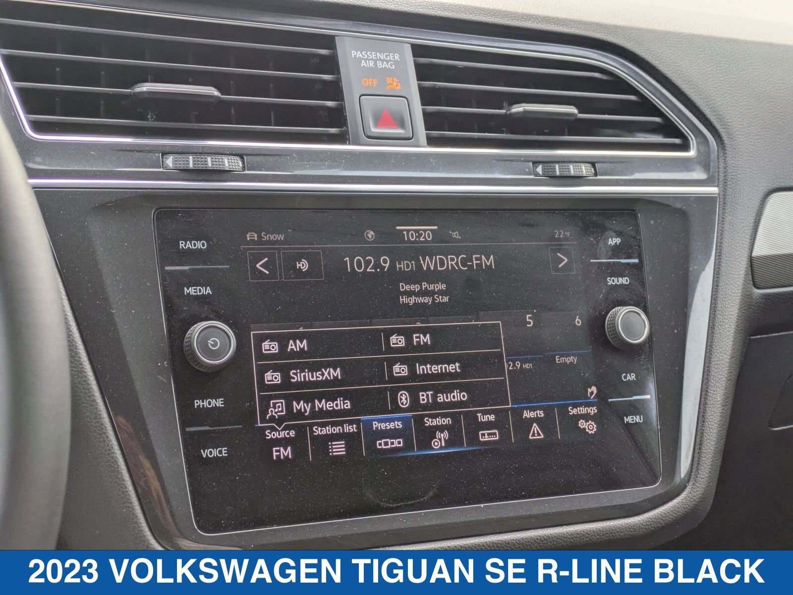 Used 2023 Volkswagen Tiguan SE R-Line image 23