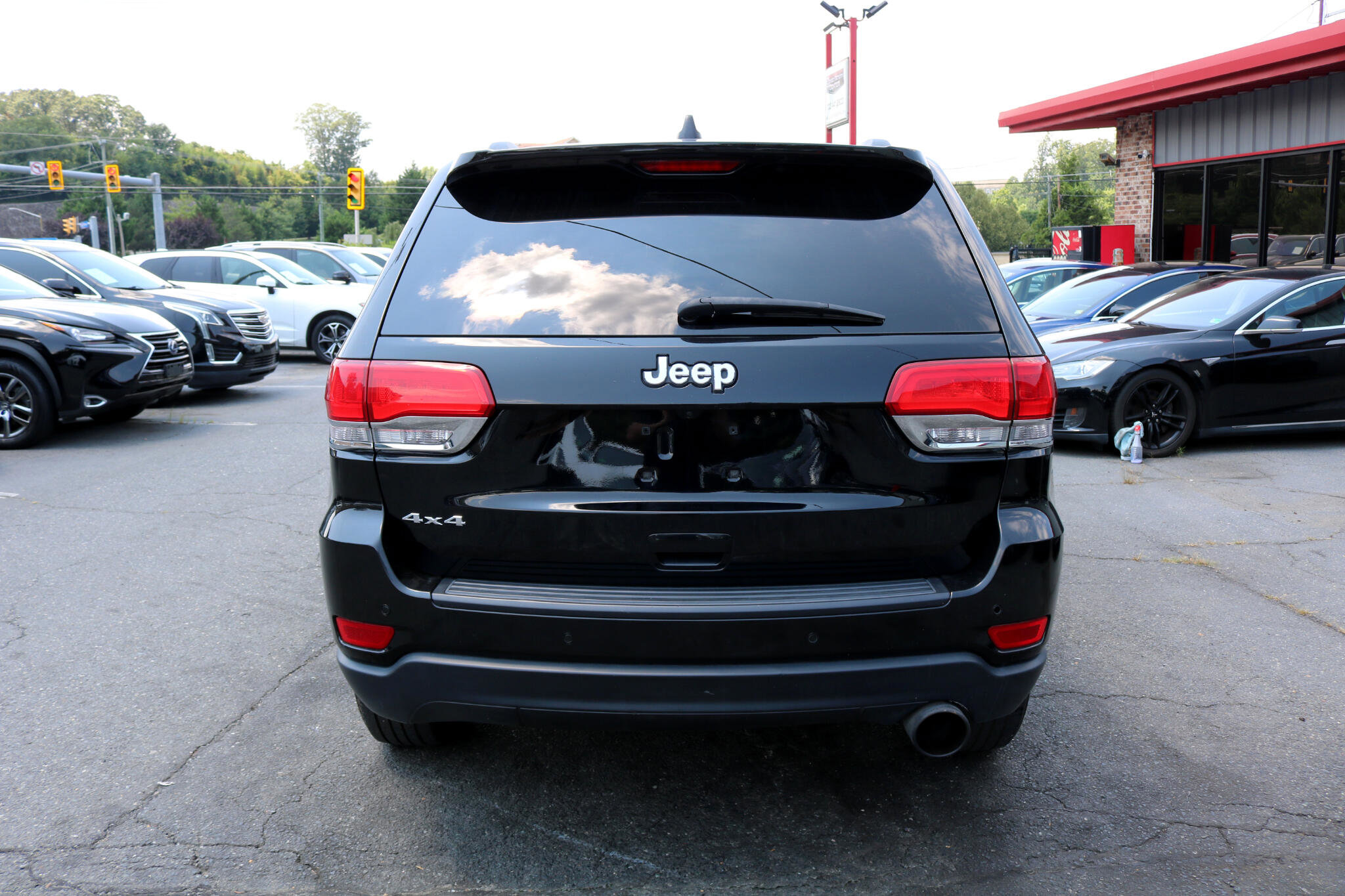 Used 2019 Jeep Grand Cherokee Laredo image 4