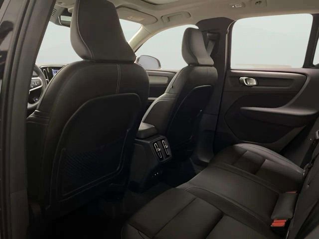 Used 2025 Volvo XC40 B5 Core image 50