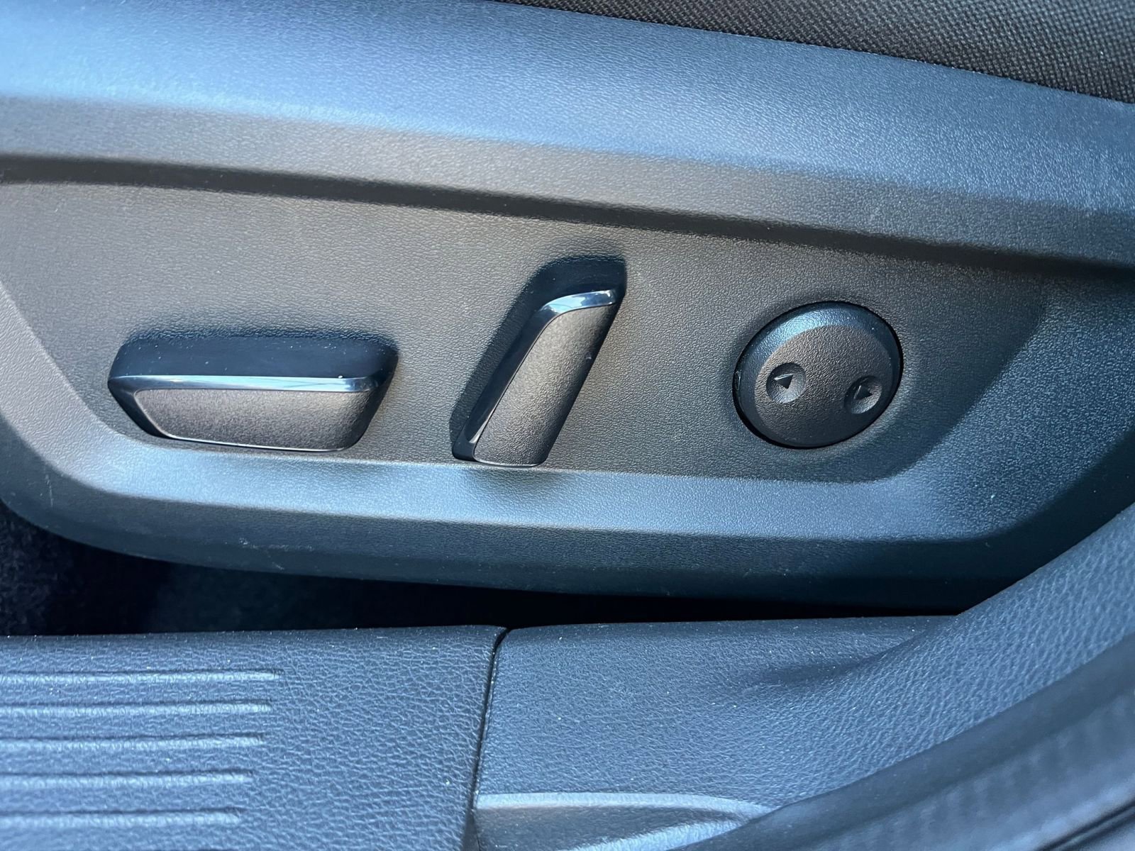 Used 2025 Nissan Rogue SV image 22