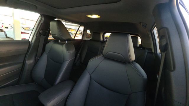 Used 2025 Toyota Corolla Cross XLE w/ Convenience Package image 14