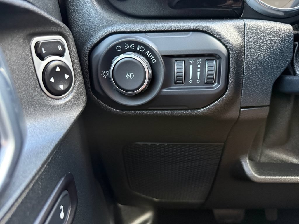 Used 2018 Jeep Wrangler Unlimited Rubicon AWD/4WD image 25