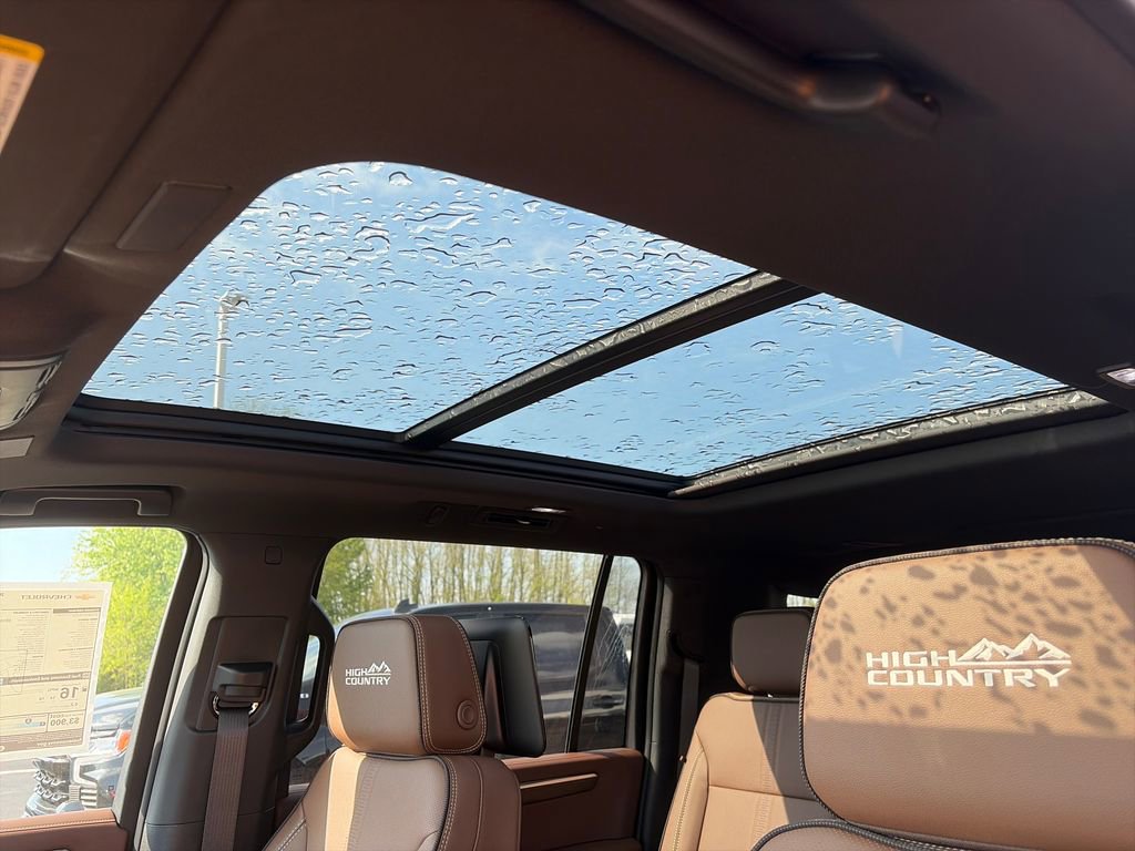 New 2026 Chevrolet Suburban High Country AWD/4WD image 28