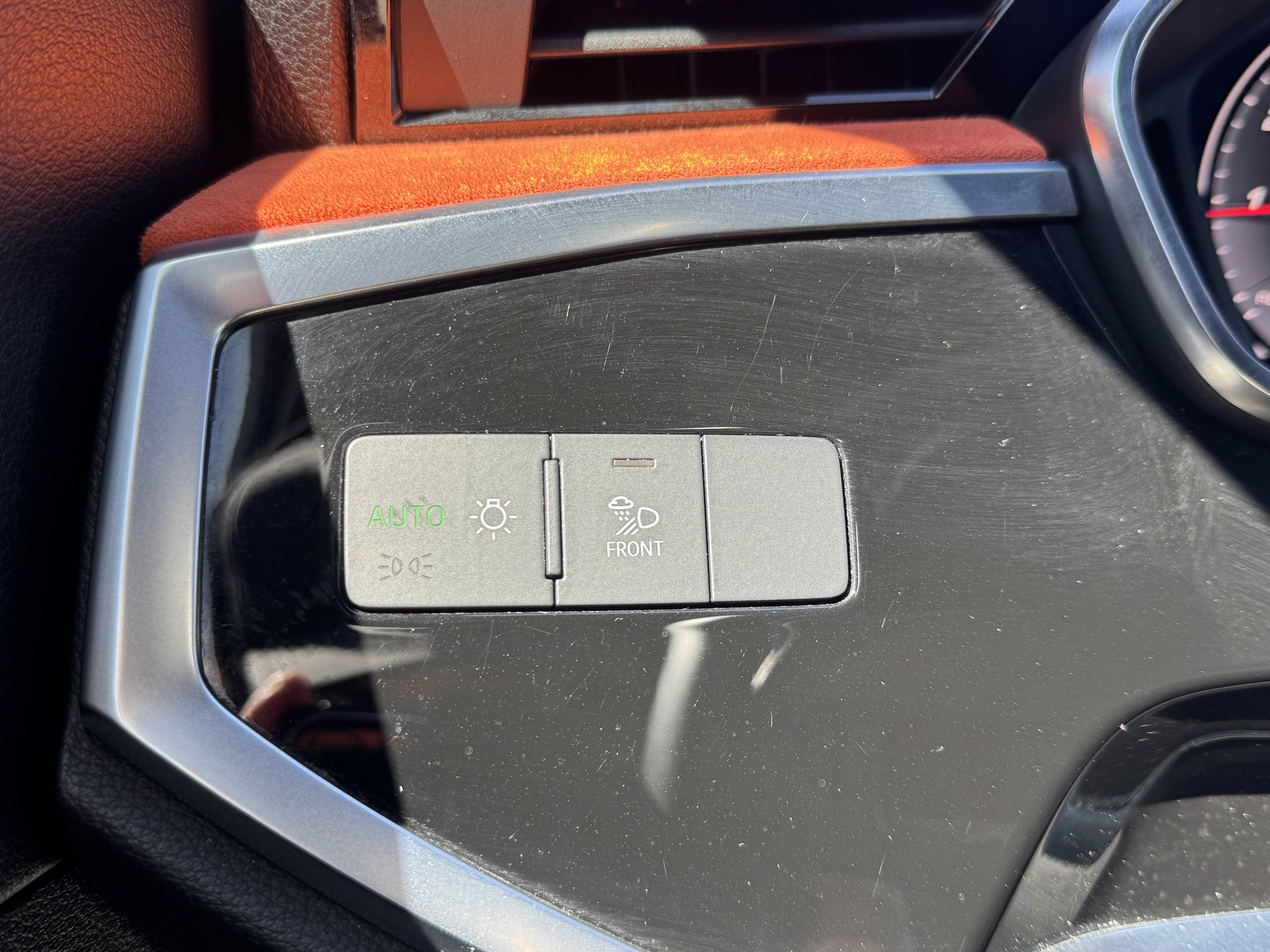 Used 2020 Audi Q3 2.0T Prestige w/ Prestige Package image 34