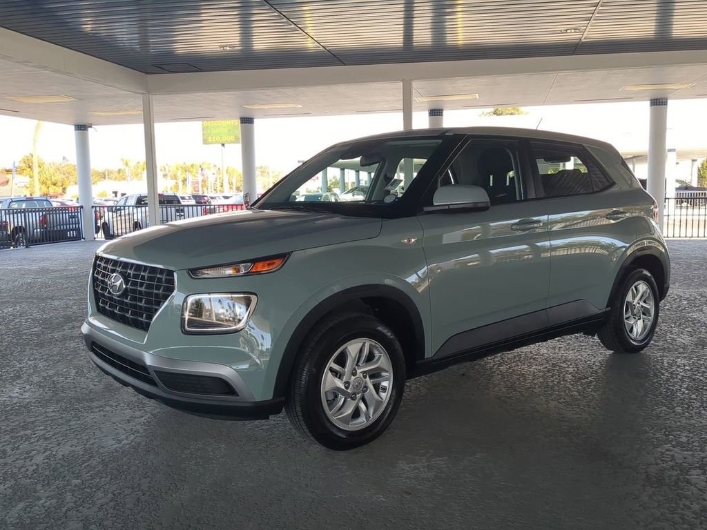 Used 2025 Hyundai Venue SE image 8