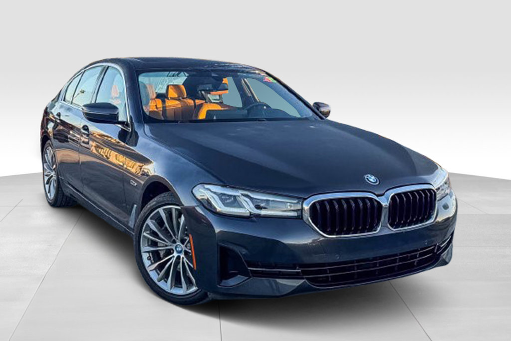 Used 2022 BMW 530e w/ Premium Package RWD image 2