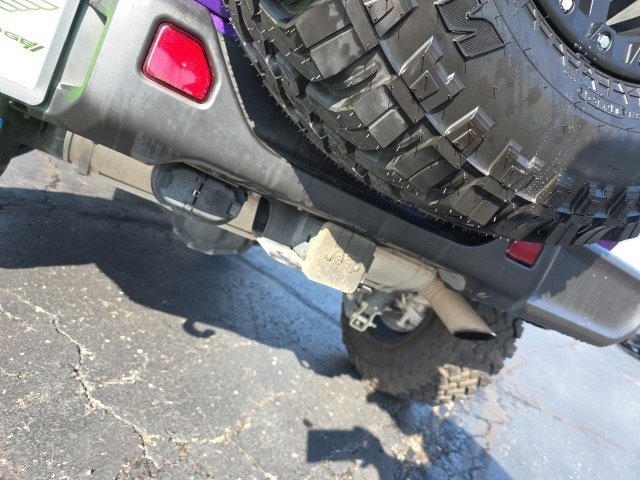 Used 2023 Jeep Wrangler Unlimited w/ Sun & Screen Package image 6