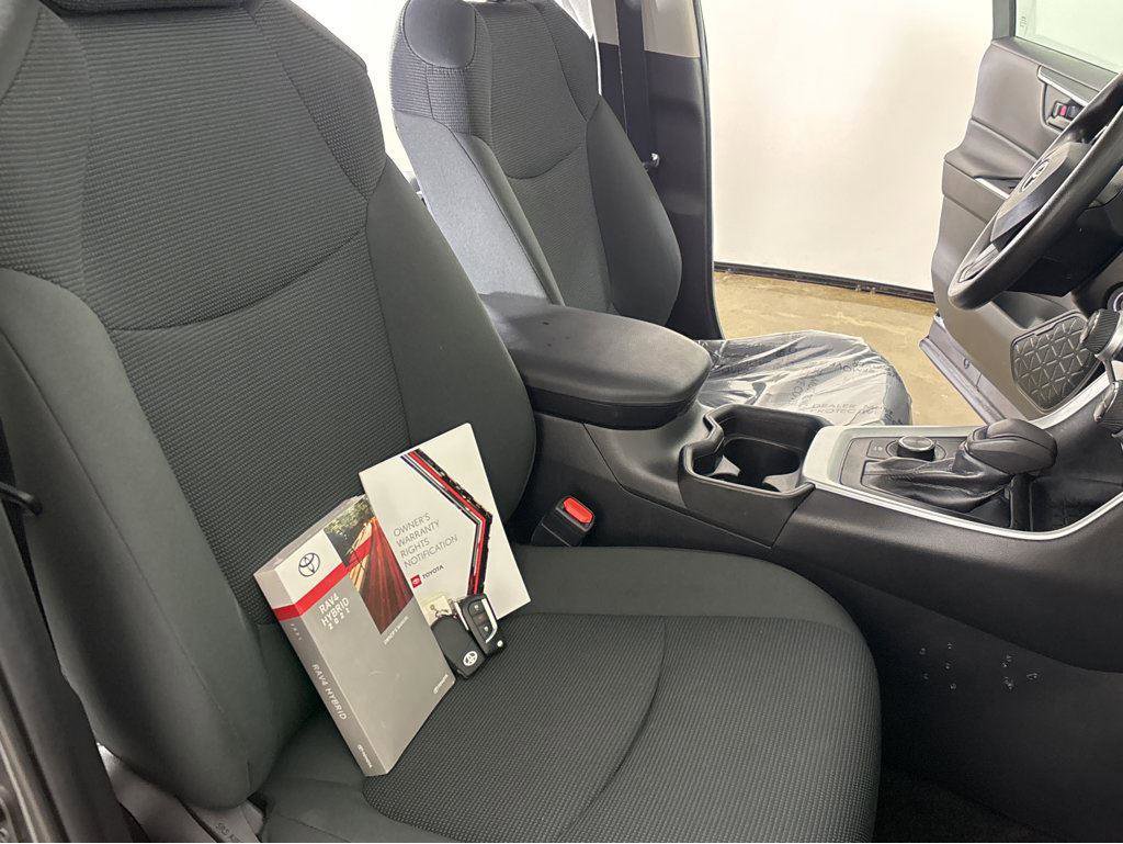 Used 2021 Toyota RAV4 LE image 25
