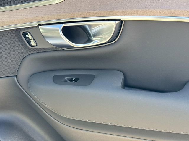 New 2026 Volvo XC90 B5 Plus w/ Protection Package Premier image 18
