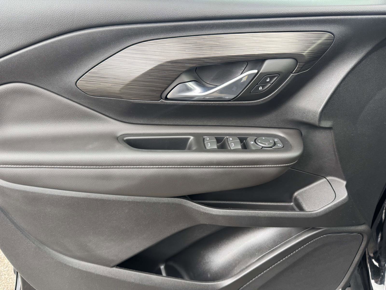 Used 2023 GMC Terrain SLE w/ Driver Convenience Package image 14