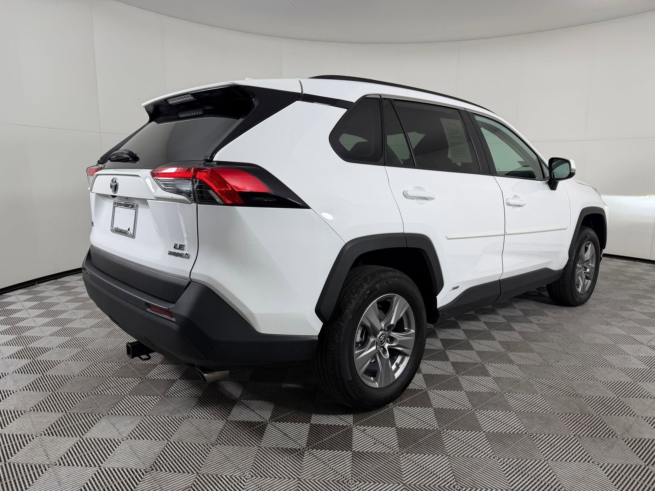 Used 2024 Toyota RAV4 LE AWD/4WD image 8