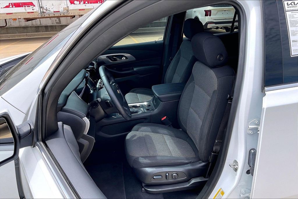 Used 2023 Chevrolet Traverse LT FWD image 25