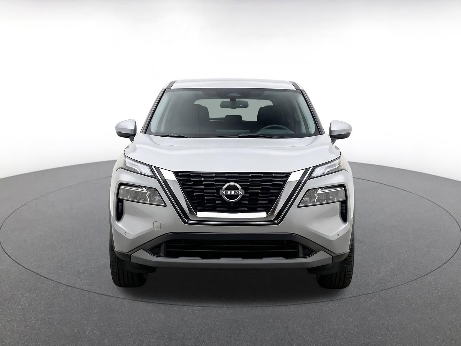 Used 2025 Nissan Rogue SV FWD image 2