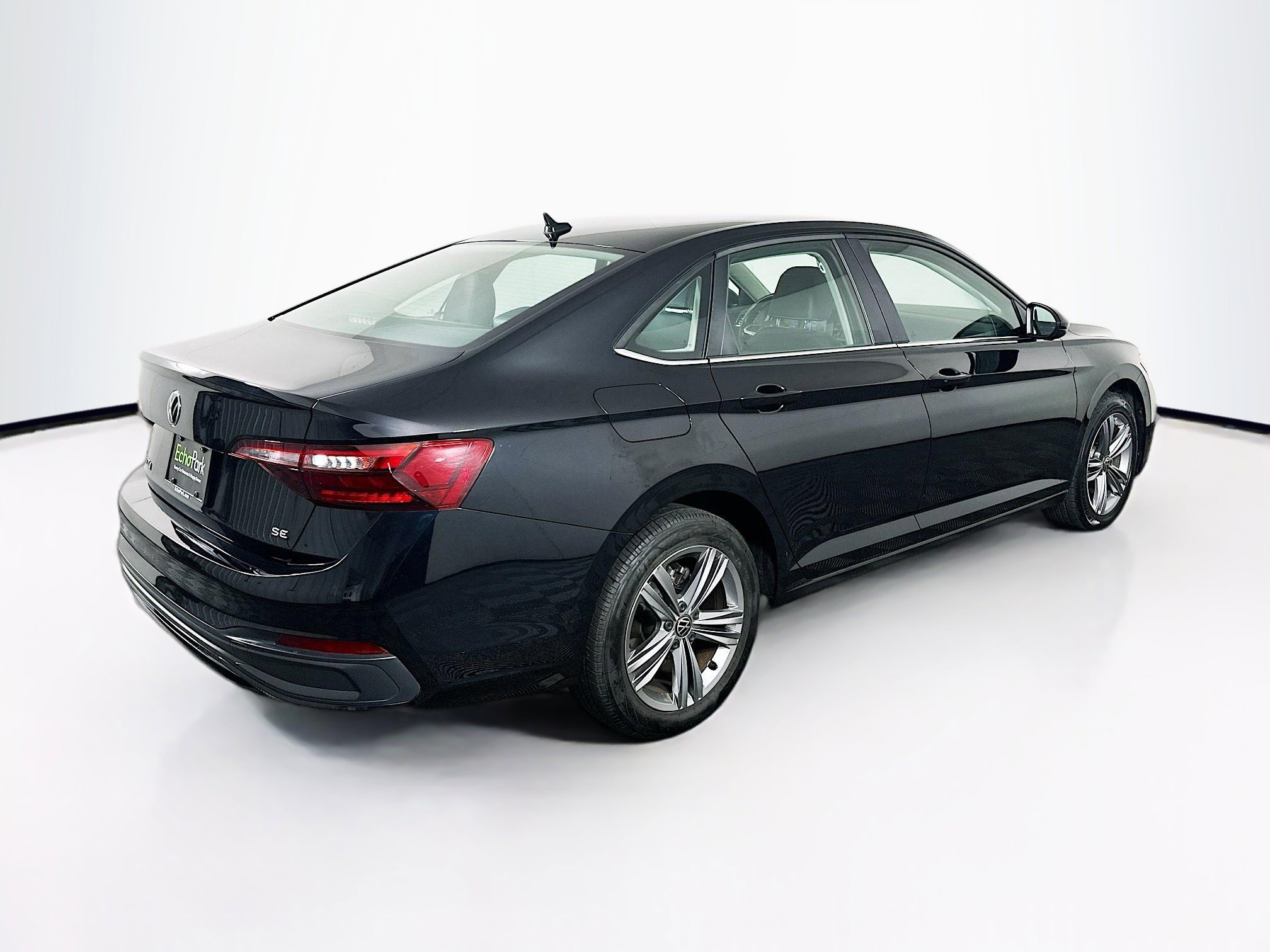 Used 2024 Volkswagen Jetta SE image 9