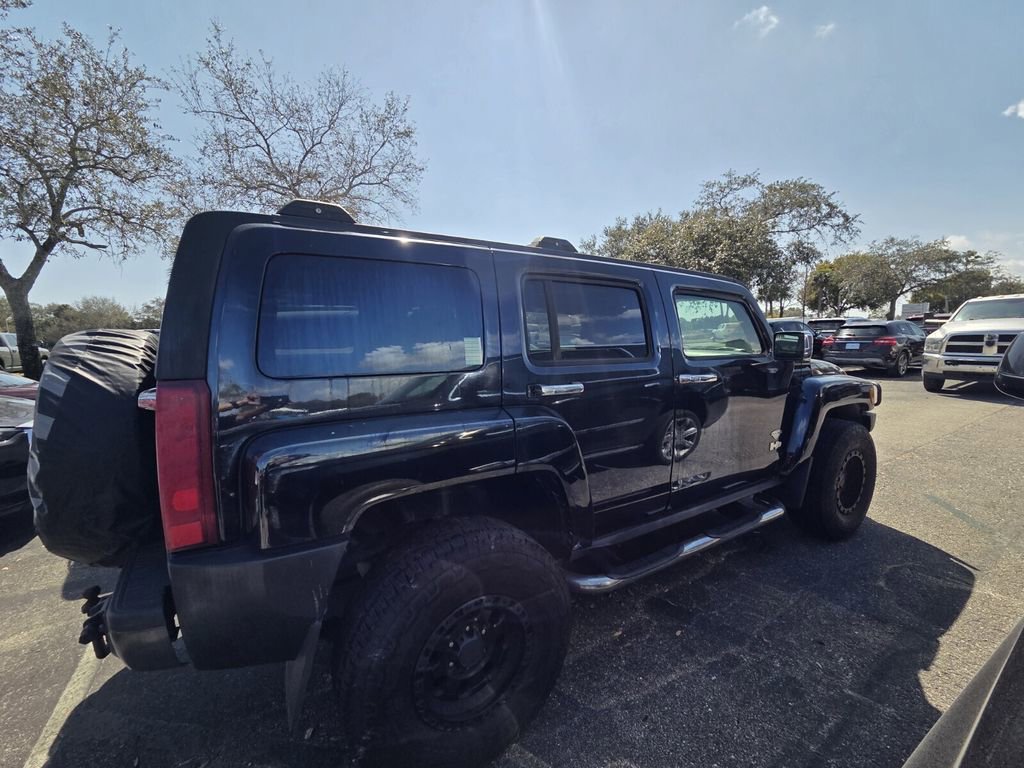 Used 2010 HUMMER H3 Alpha image 3