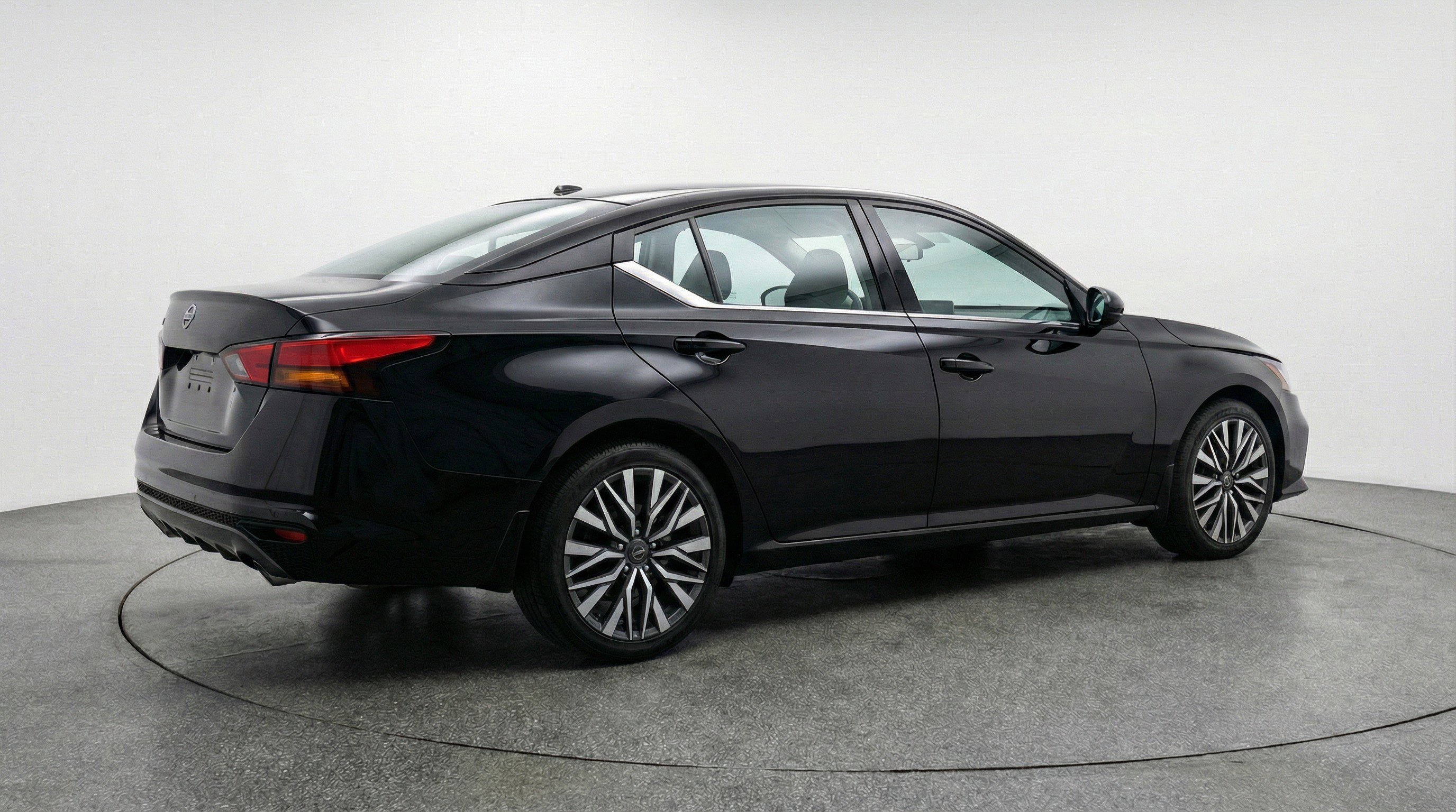 Used 2025 Nissan Altima 2.5 SV image 9