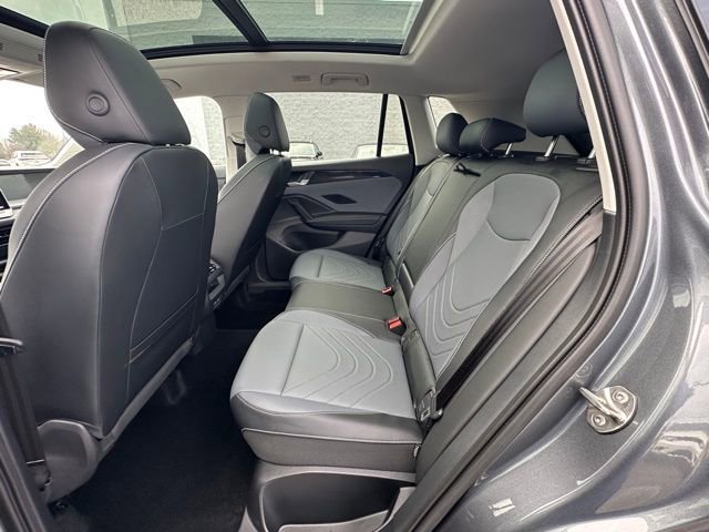 Certified 2025 Volkswagen Tiguan SE w/ Panoramic Sunroof Package image 29