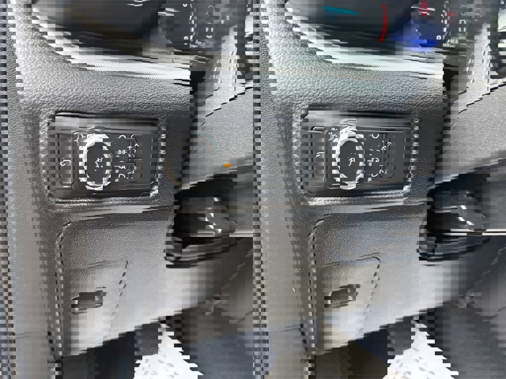 Used 2022 Ford Explorer XLT w/ Equipment Group 202A image 18