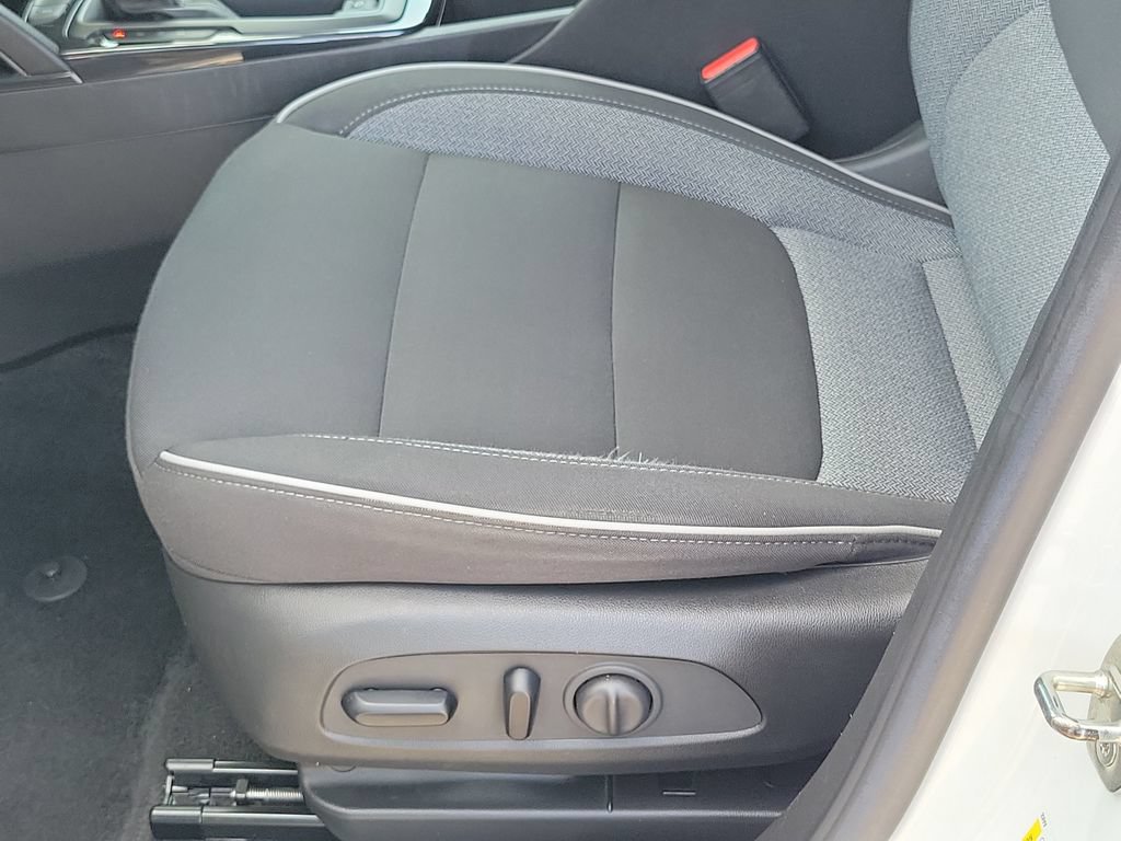 Used 2023 Chevrolet TrailBlazer LT FWD image 16