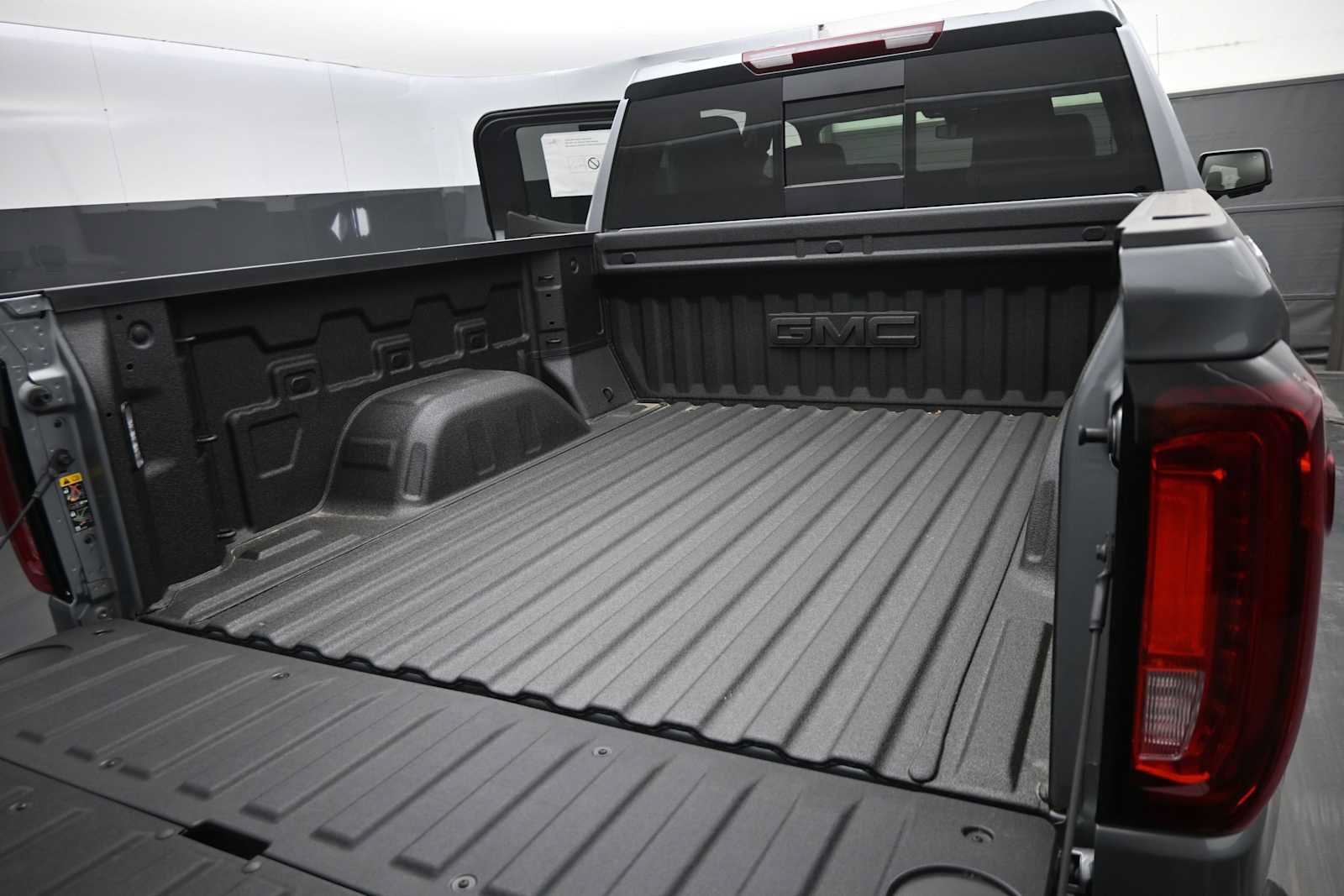 New 2026 GMC Sierra 1500 SLT w/ SLT Premium Plus Package AWD/4WD image 13