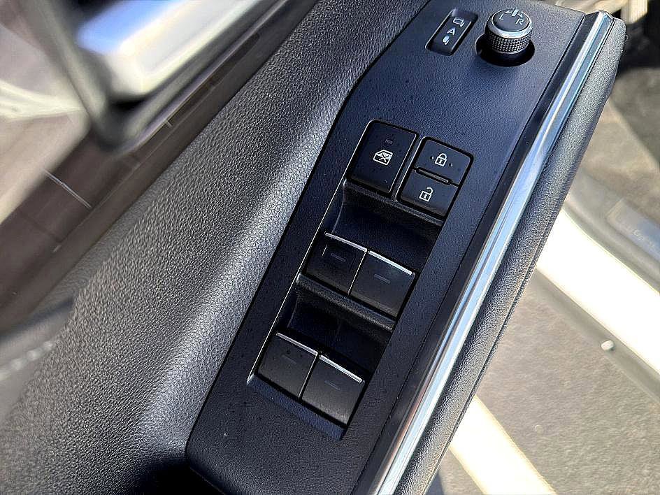 Used 2024 Toyota Highlander Platinum image 10