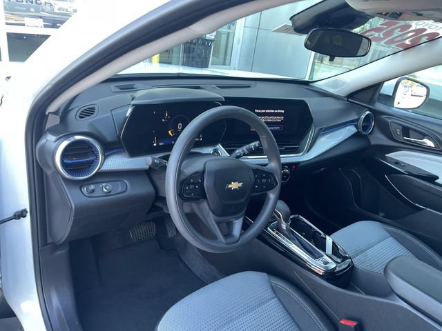 Used 2025 Chevrolet Trax LT FWD image 18
