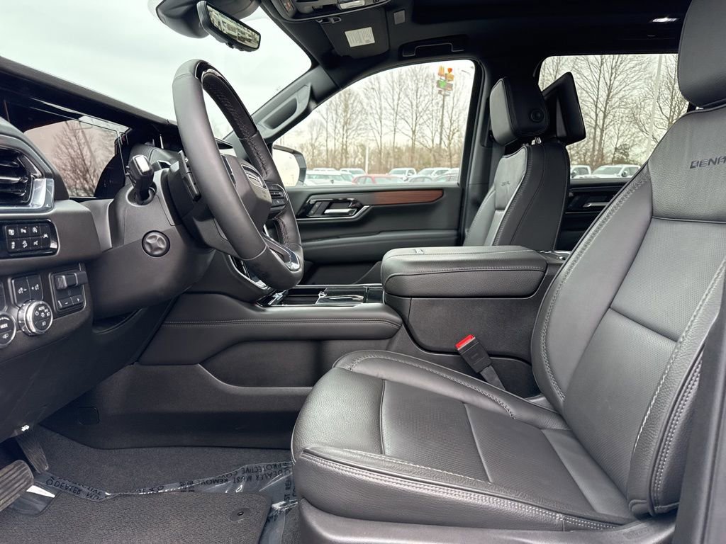 Used 2025 GMC Yukon Denali w/ Denali Reserve Package image 9