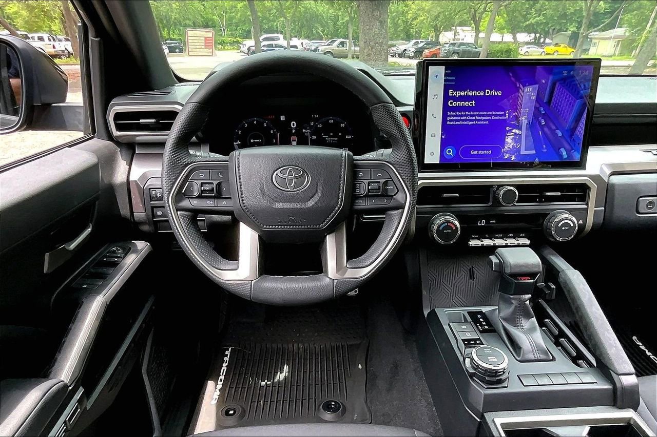 Used 2025 Toyota Tacoma TRD Sport AWD/4WD image 8