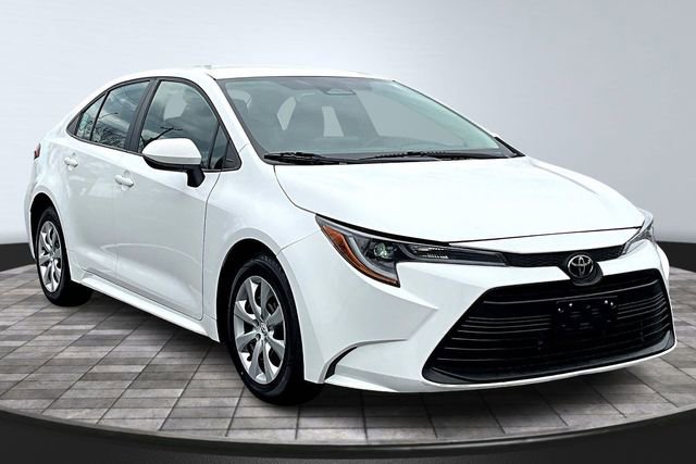 Used 2024 Toyota Corolla LE image 3
