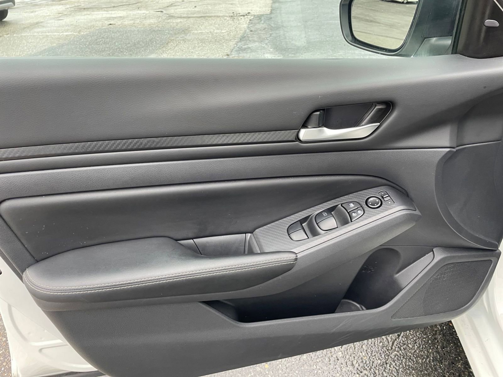 Used 2025 Nissan Altima 2.5 SV image 18