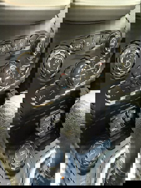 Used 2015 Jeep Cherokee Latitude w/ Comfort/Convenience Group image 15