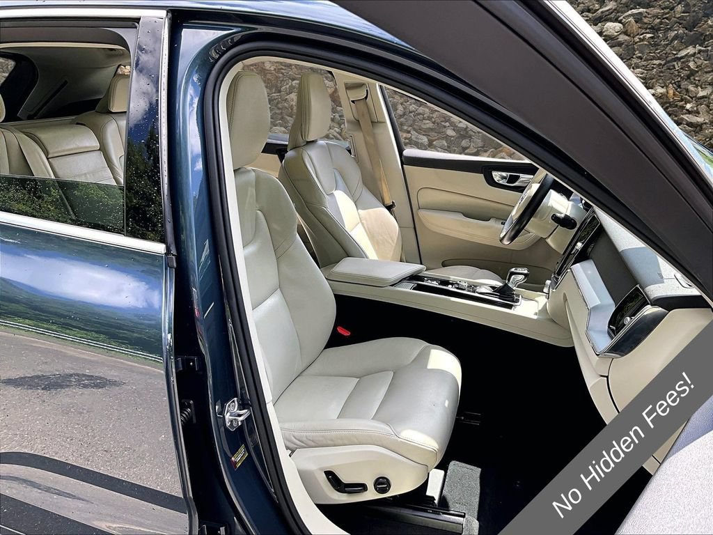 Used 2020 Volvo XC60 T6 Momentum w/ Protection Package Premier AWD/4WD image 7