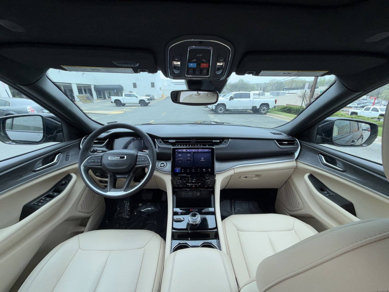 Used 2023 Jeep Grand Cherokee L Limited image 23