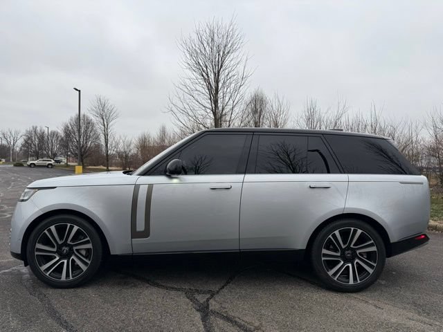 Used 2023 Land Rover Range Rover SE AWD/4WD image 3