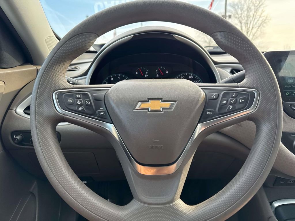 Used 2025 Chevrolet Malibu LT FWD image 18