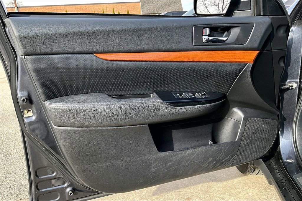 Used 2013 Subaru Outback 2.5i Limited w/ Moonroof Pkg image 14