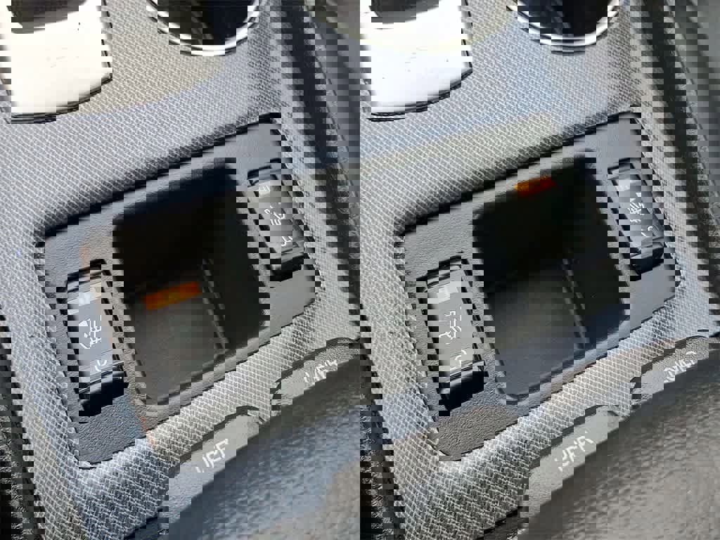 Used 2018 Nissan Altima 2.5 SR w/ SR Midnight Edition image 19