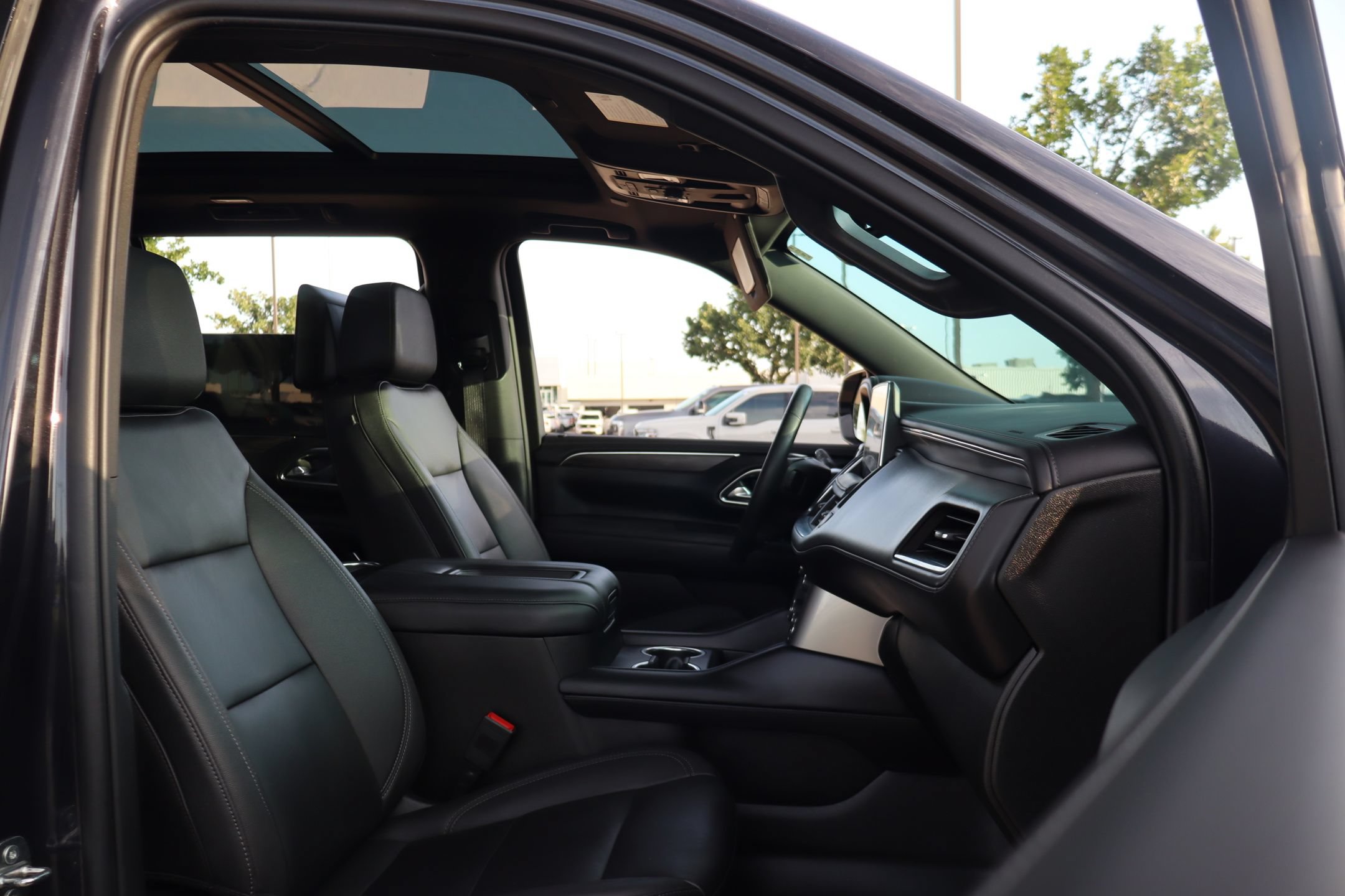 Used 2023 Chevrolet Suburban Z71 w/ Off-Road Capability Package AWD/4WD image 31
