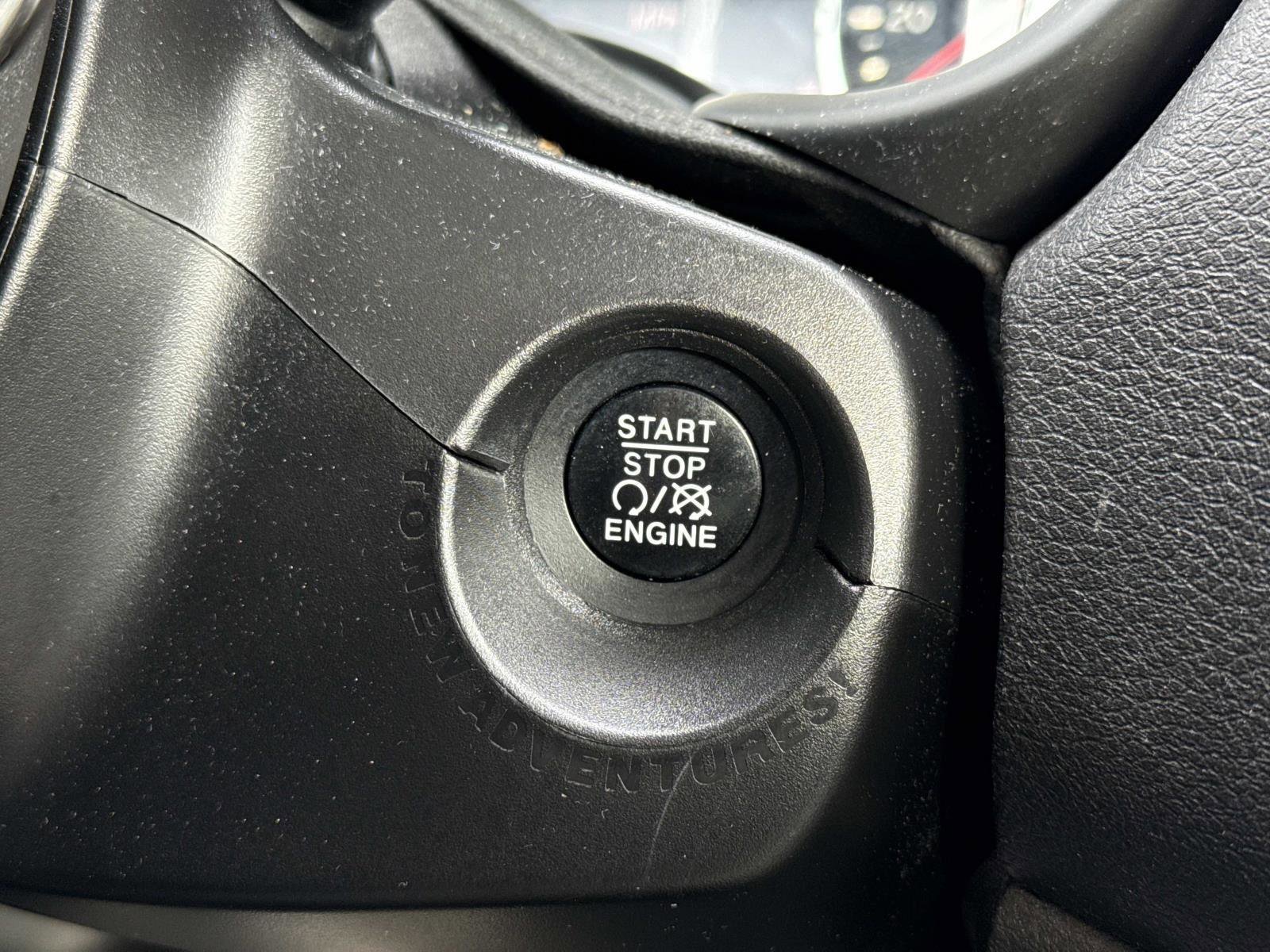 Used 2017 Jeep Renegade Limited image 14