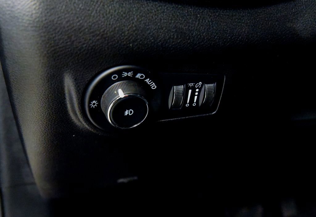 Used 2022 Jeep Compass Trailhawk w/ Trailhawk Elite Group image 16