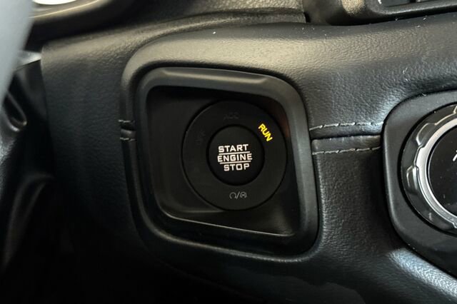 Used 2024 Jeep Wrangler Unlimited Sahara AWD/4WD image 19