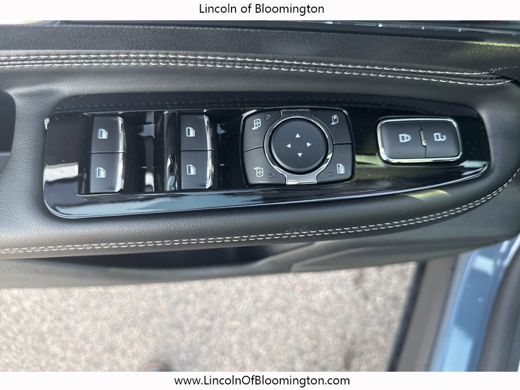 New 2025 Lincoln Corsair Reserve w/ Equipment Group 202A image 23