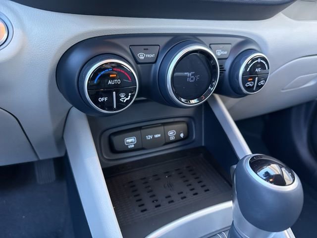 Used 2025 Hyundai Venue Limited image 23